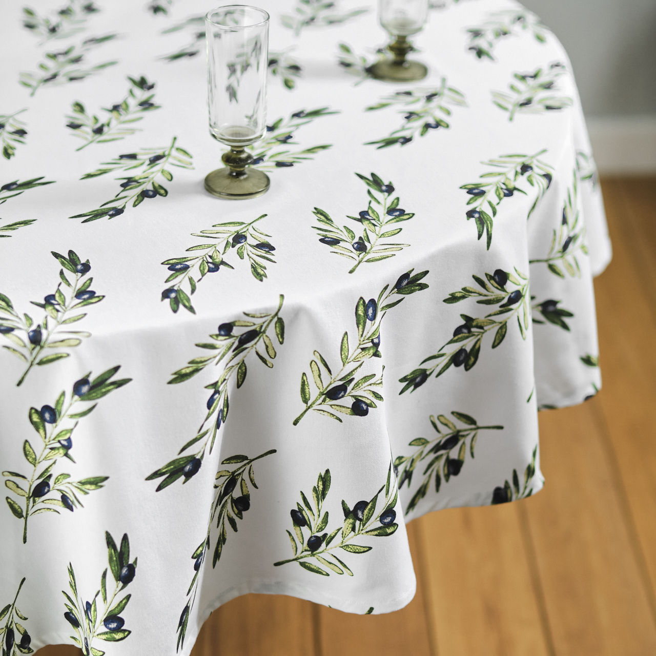 Cucina Olives Round Tablecloth