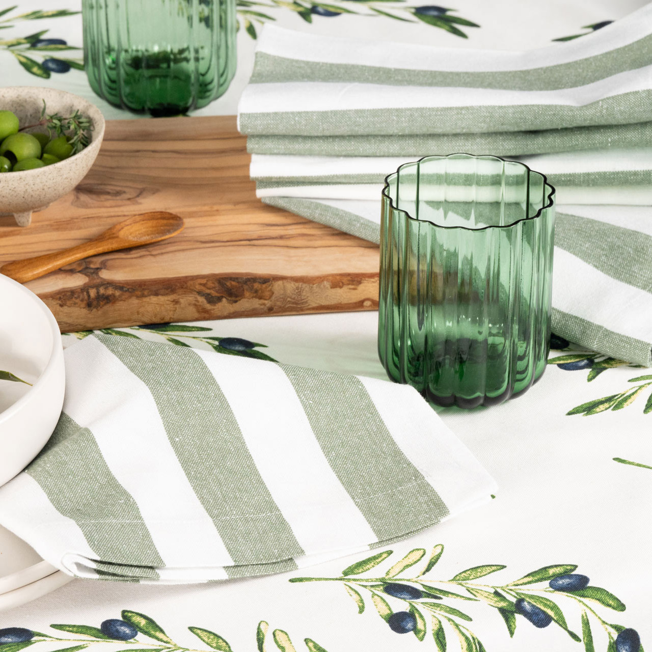 Cucina Olives Round Tablecloth